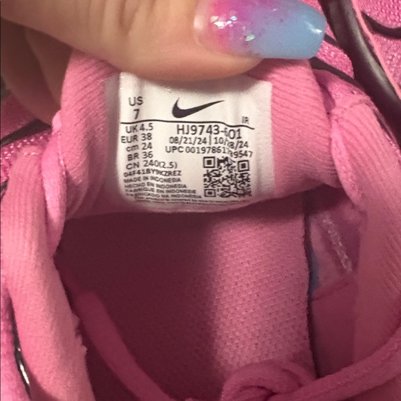 Nike Women's Pink &Black Sneakers Brand New! Size 7! - Picture 8 of 8